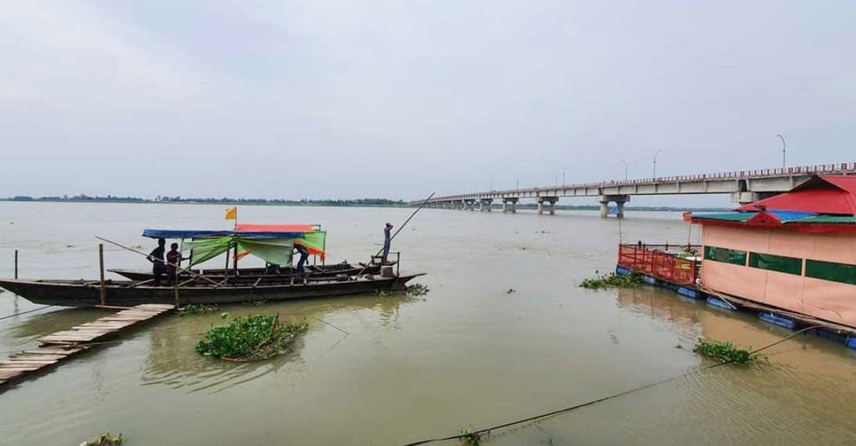 তিস্তায় নৌকাডুবি, সাঁতরে বাঁচলেন ৩ জন