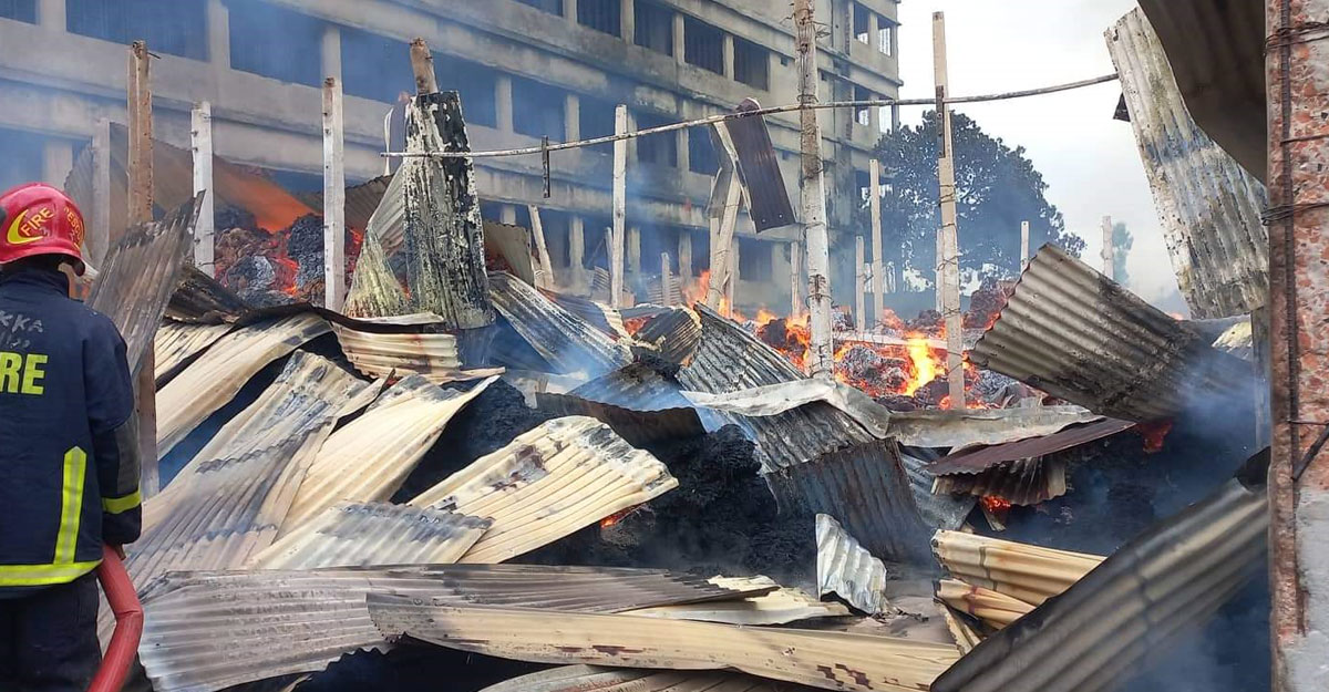 ৩ ঘণ্টা পর ঝুট গুদামের আগুন নিয়ন্ত্রণে