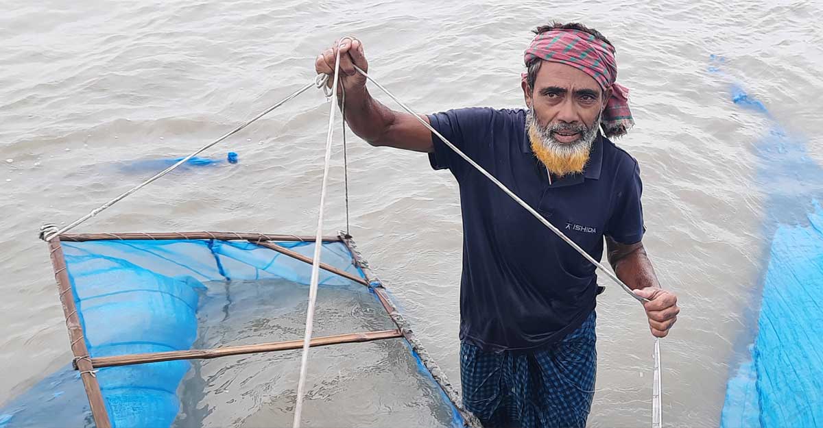 জোয়ার-ভাটায় চলে ইবাদুলের সংসার