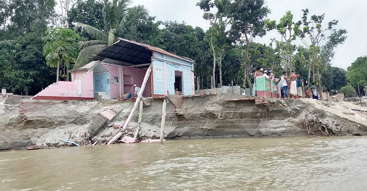 যমুনার পানি বিপৎসীমার ওপরে , বন্যার আশঙ্কা