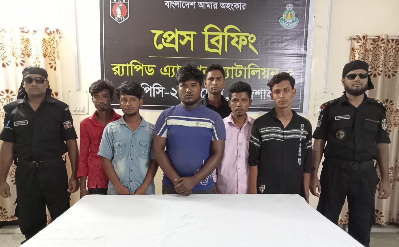 নাটোরের বড়াইগ্রামে ট্রাক্টর চোর চক্রের ৬সদস্য আটক