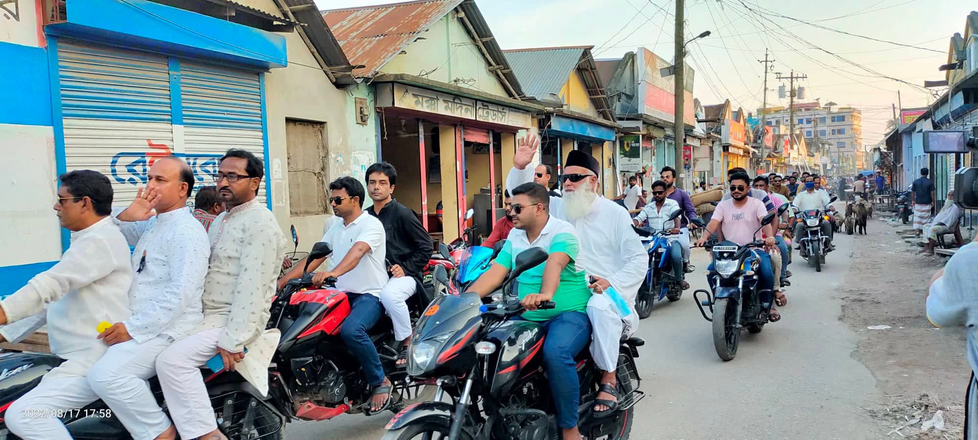 গুরুদাসপুরে সিরিজ বোমা হামলার প্রতিবাদে মোটরসাইকেল শোভাযাত্রা