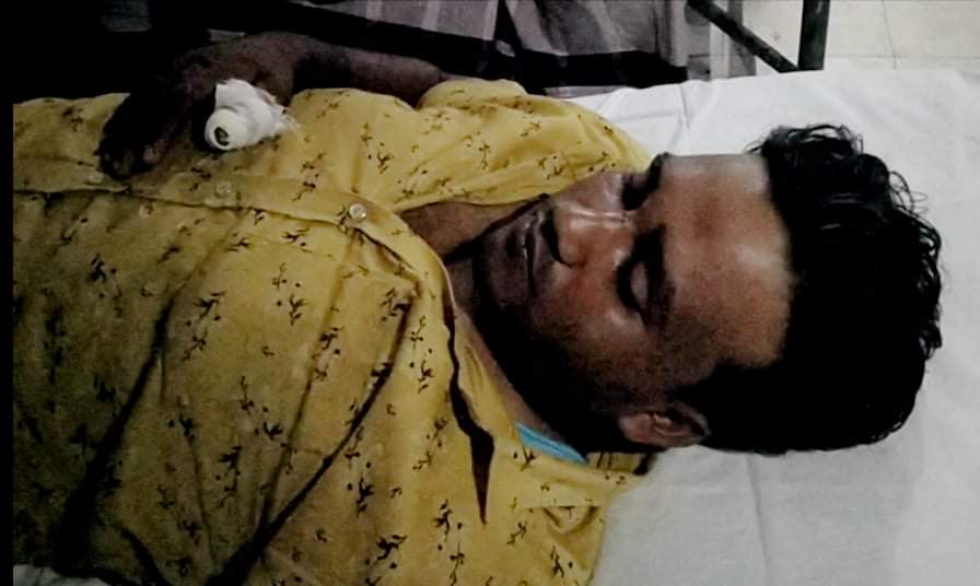 গুরুদাসপুরে পিতা-পুত্রকে মারপিট