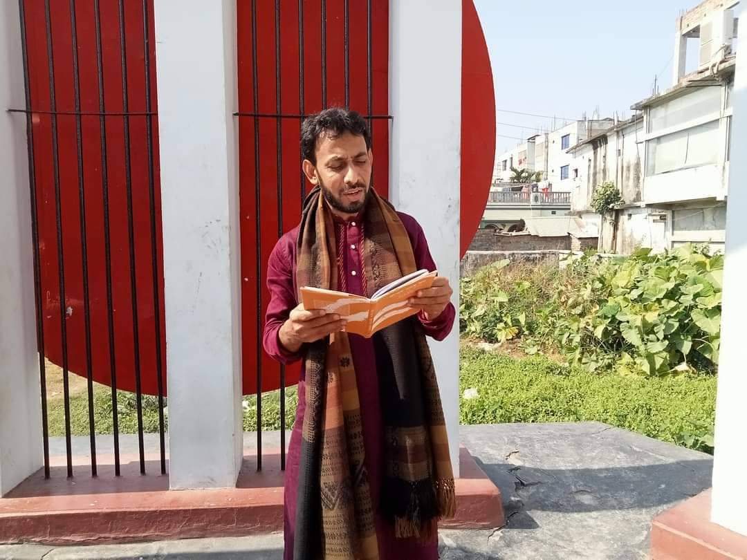 বুকে নিয়ে কৃষ্ণগহ্বর