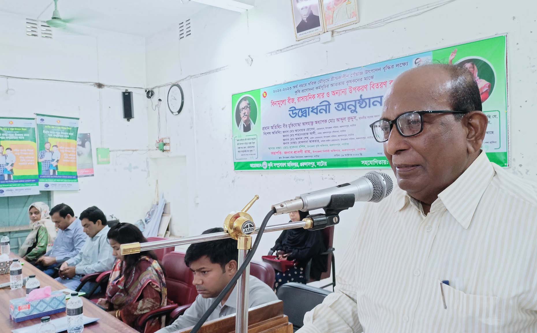 গুরুদাসপুরে কৃষি প্রনোদনা পেলেন পেয়াজ চাষিরা  