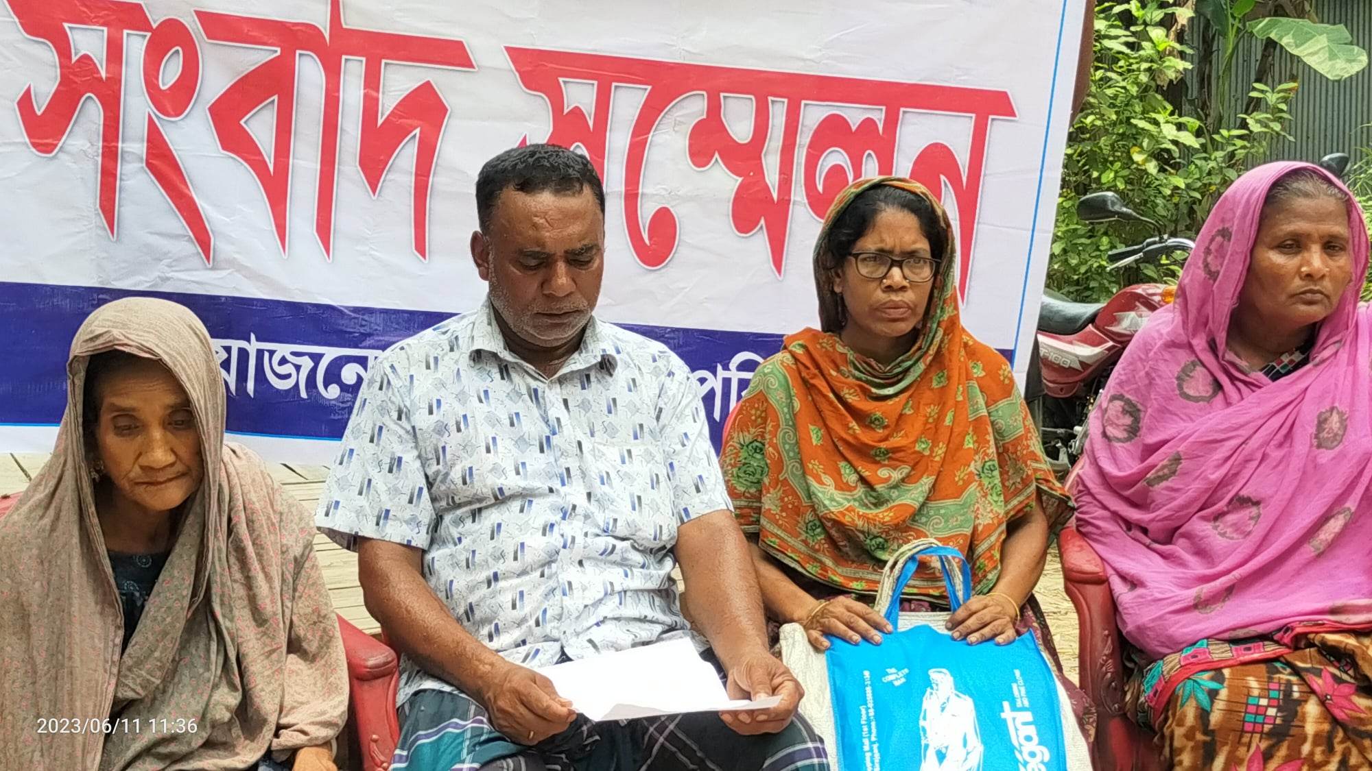 প্রভাবশালী প্রতিপক্ষের চাপে ভিটে হারা প্রতিবন্ধি পরিবার