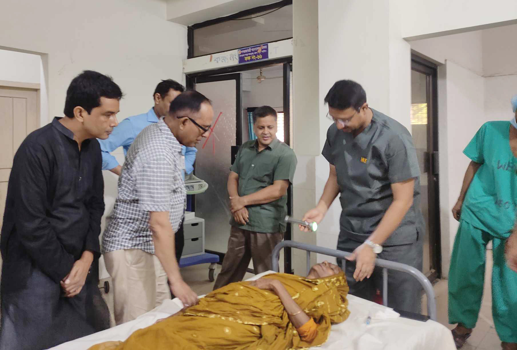 গুরুদাসপুরে চোখের আলো ফিরিয়ে দিতে সরকারী হাসপাতালে চক্ষুক্যাম্প