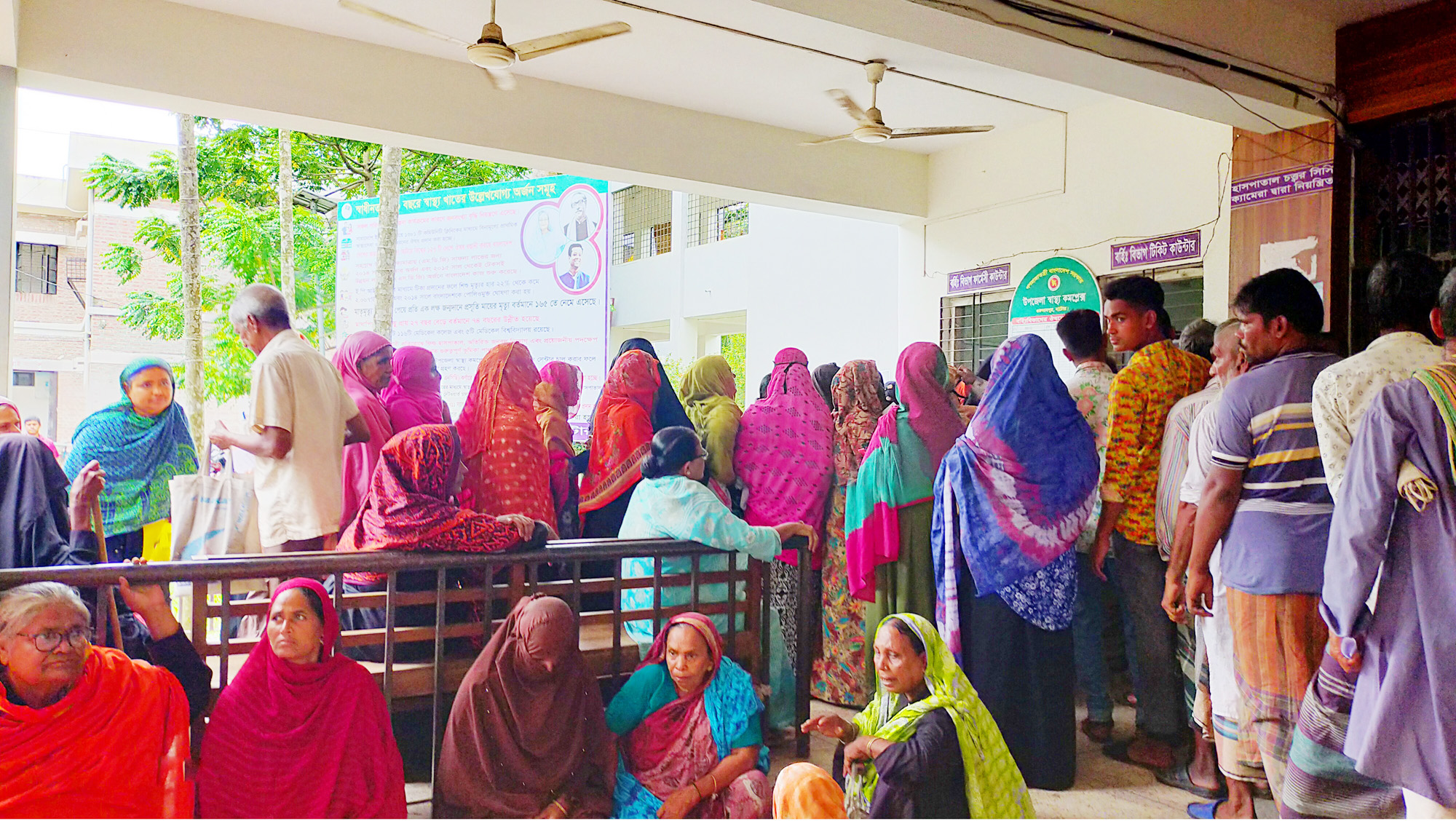 পাঁচ বছর ধরে পেষণে ফার্মাসিস্ট ওষুধ পেতে রোগীদের ভোগান্তি