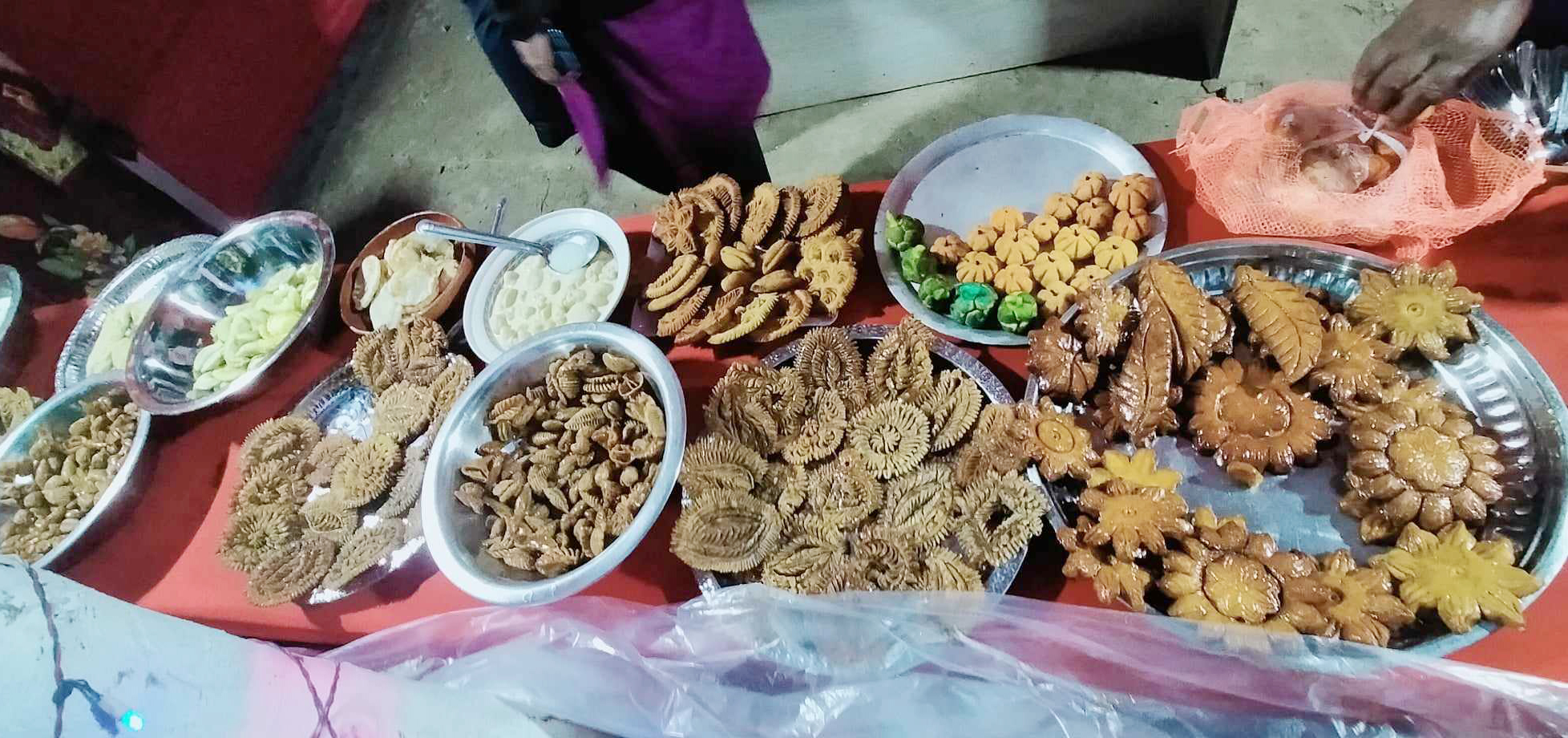 বাংলা খাবার রেস্টুরেন্ট আঙ্গিনা পিঠা উৎসবে মুখরিত