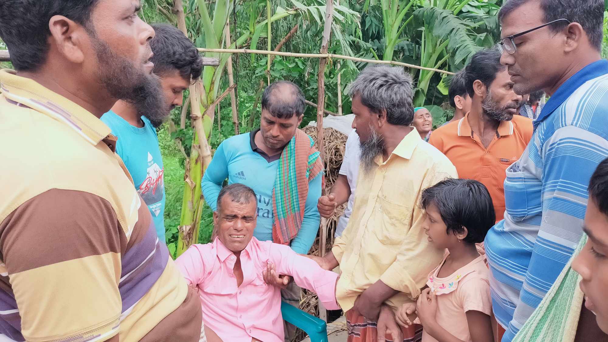 গুরুদাসপুরে হাঁস আনতে গিয়ে বজ্রপাতে গৃহবধুর মৃত্যু
