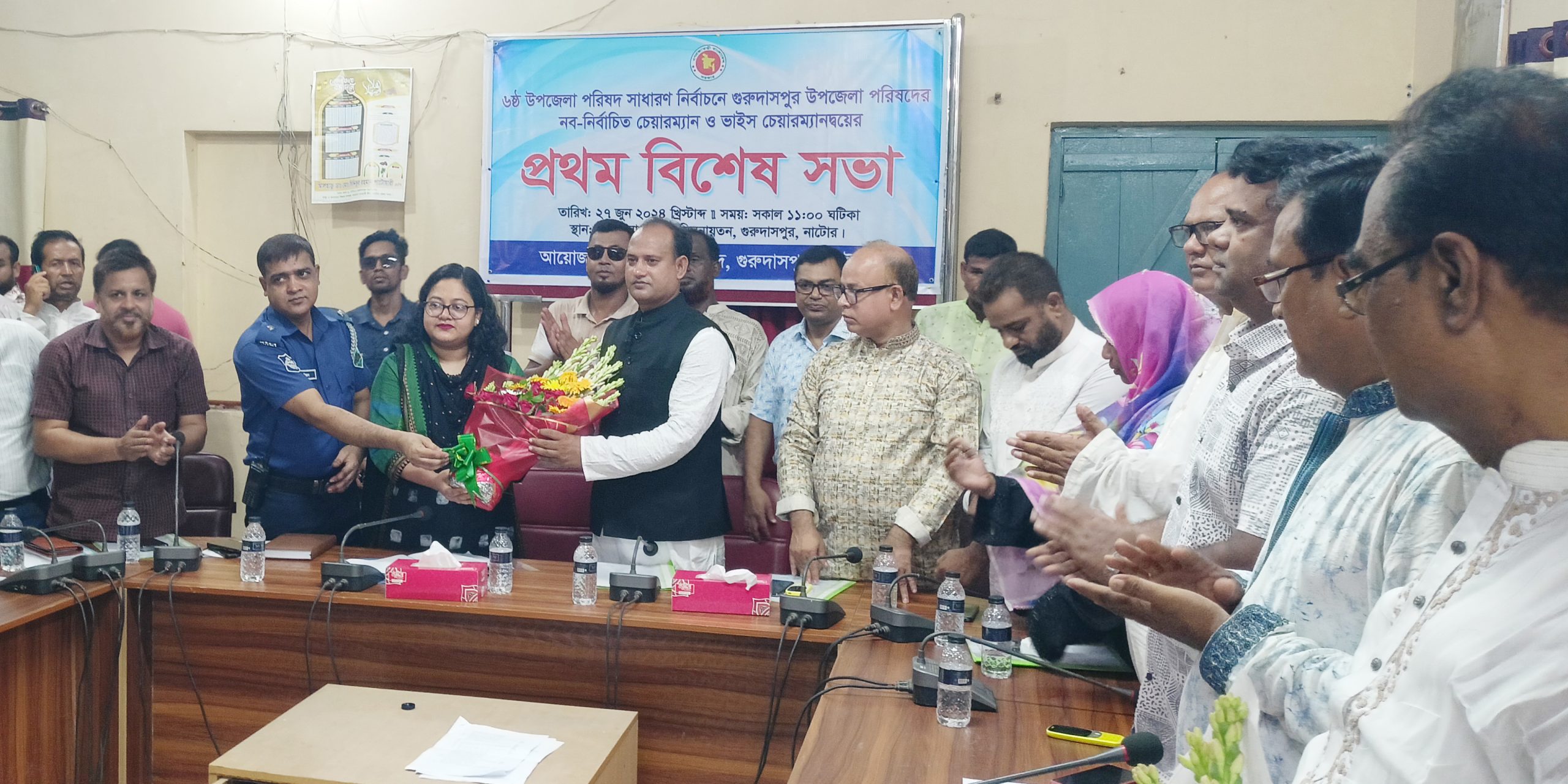 গুরুদাসপুরে নির্বাচিত চেয়ারম্যানদের দায়িত্ব গ্রহণ