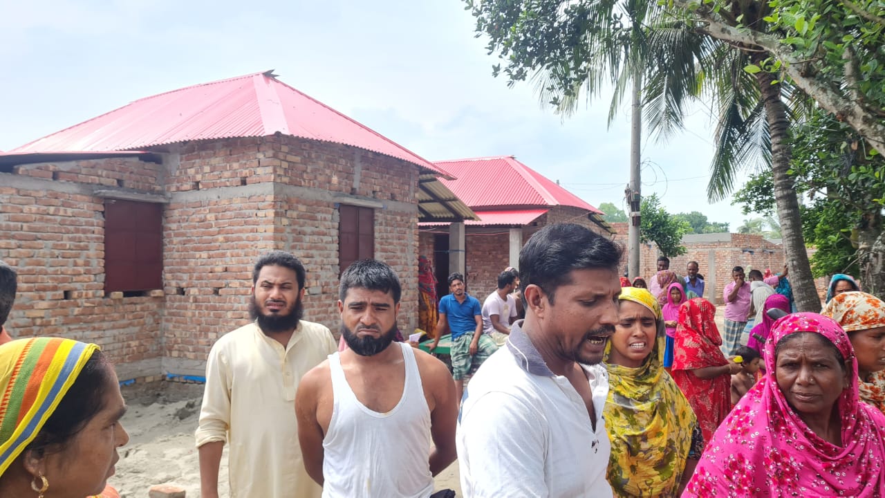 গুরুদাসপুরে আশ্রায়ন প্রকল্পের ঘরের দাবী দুইপক্ষের-মামলা