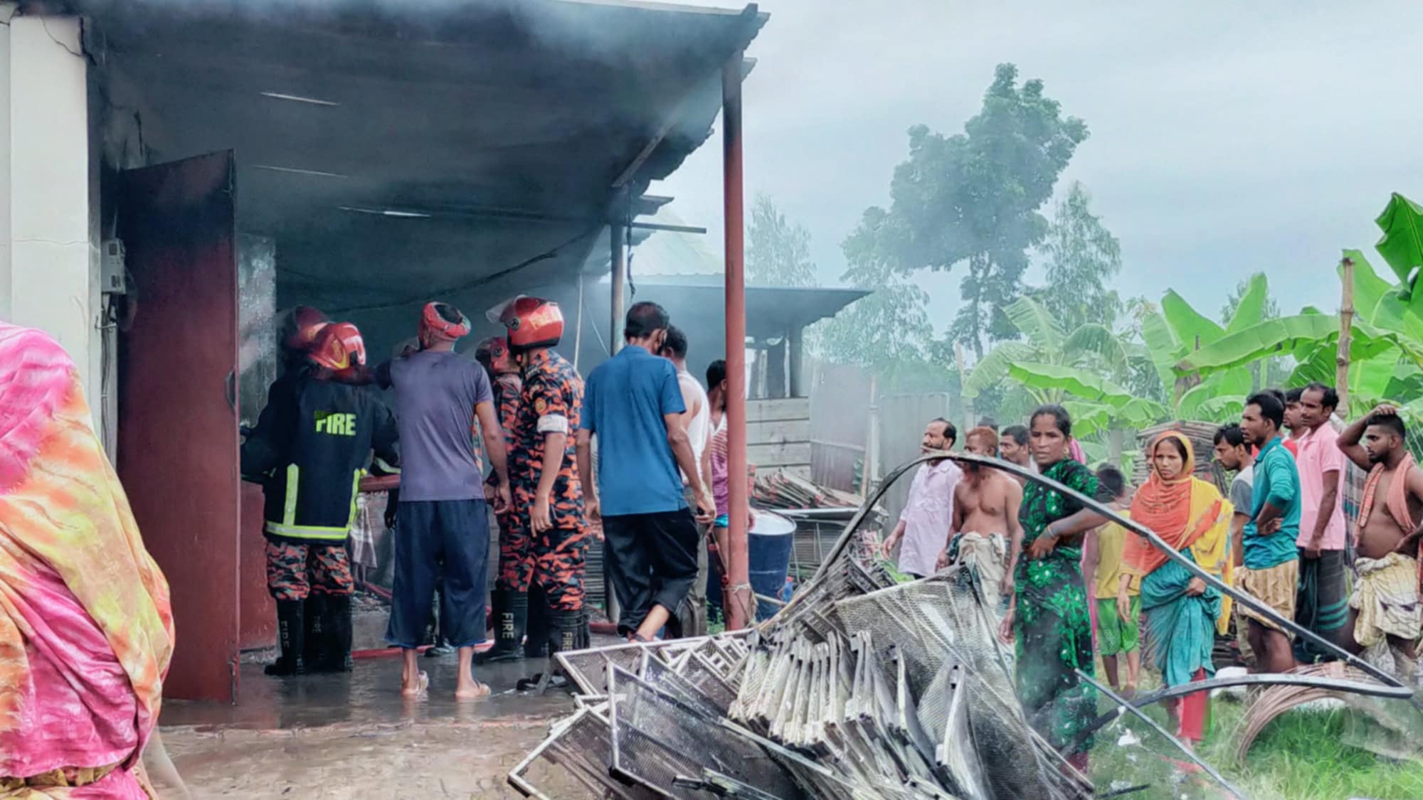 গুরুদাসপুরে আগুনে কয়েল কারখানা ভস্বিভূত