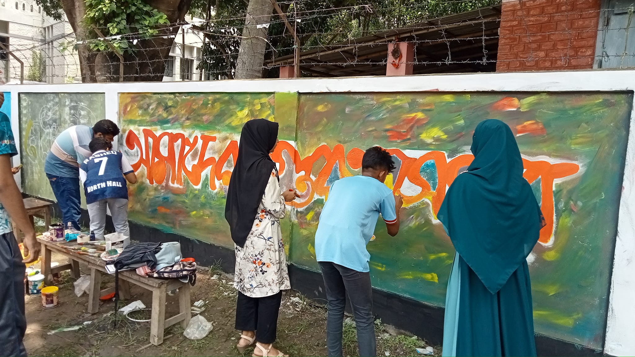 শিক্ষার্থীদের রং-তুলির আঁচড়ে নতুন বাংলাদেশের স্বপ্ন