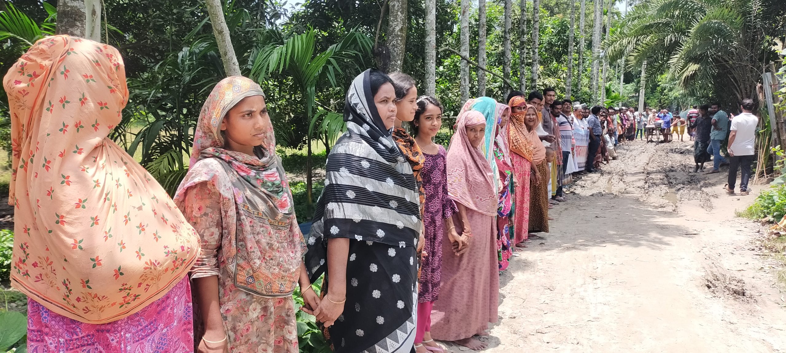 রাস্তায় কাদাজল নামাজ আদায় ও কবরস্থানে লাশ নিতে ভোগান্তি