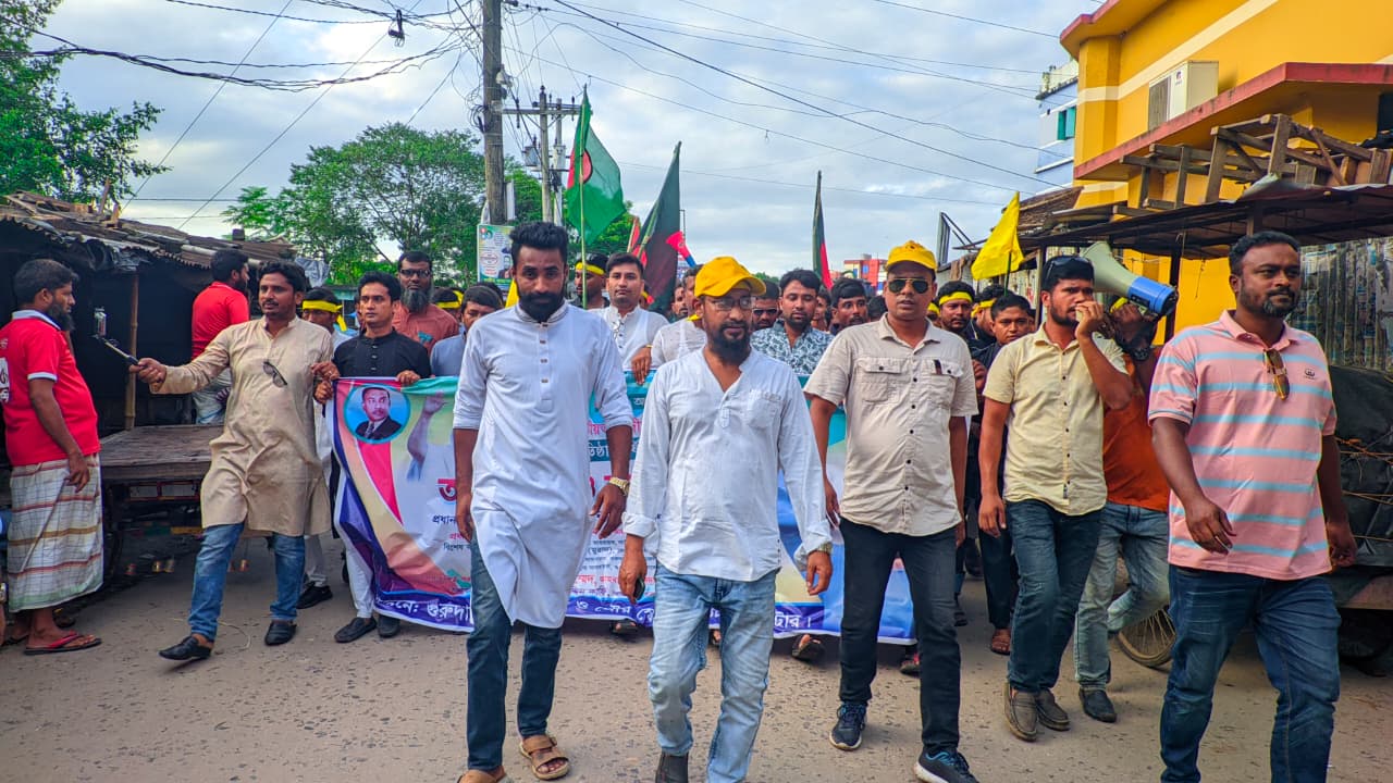 গুরুদাসপুরে বর্নাঢ্য আয়োজনে স্বেচ্ছাসেবক দলের প্রতিষ্ঠা বার্ষিকী পালিত
