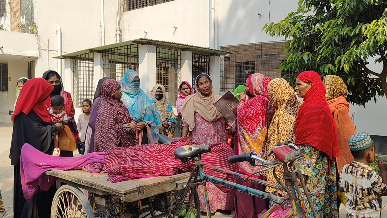 গুরুদাসপুরে মোটরসাইকেল দুর্ঘটনায় শ্রমজীবি মহিলার মৃত্যু
