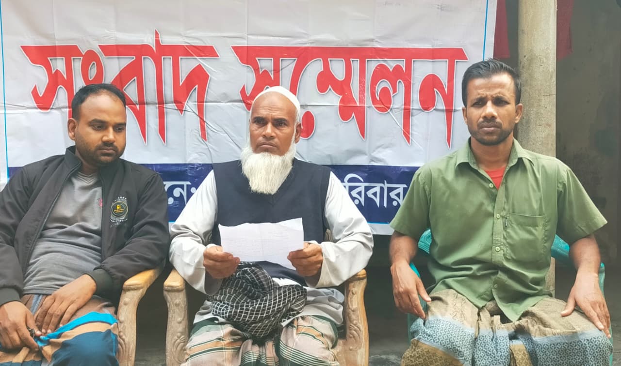 গুরুদাসপুরে জোরপুর্বক কৃষকের জমির ধান কেটে নেয়ার অভিযোগ