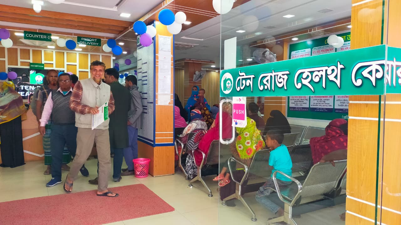গুরুদাসপুরে বিনামুল্যে চিকিৎসা পেলেন ৫’শ রোগী