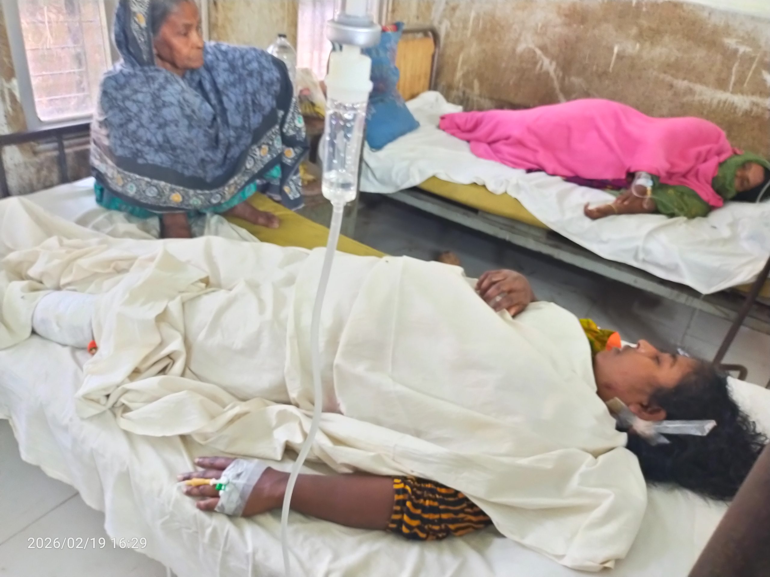 গুরুদাসপুরে দুই গৃহবধুকে পিটিয়ে জখম