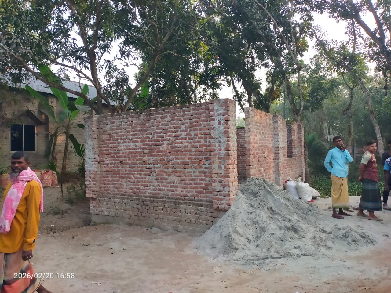 গুরুদাসপুরে সরকারি জায়গা দখল করে ক্লাবঘর নির্মাণের অভিযোগ