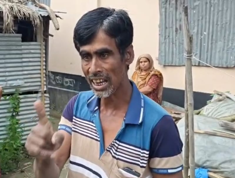 গুরুদাসপুরে সাত ইঞ্চি জমির দাবীতে দুই মামলা-হয়রানীর অভিযোগ