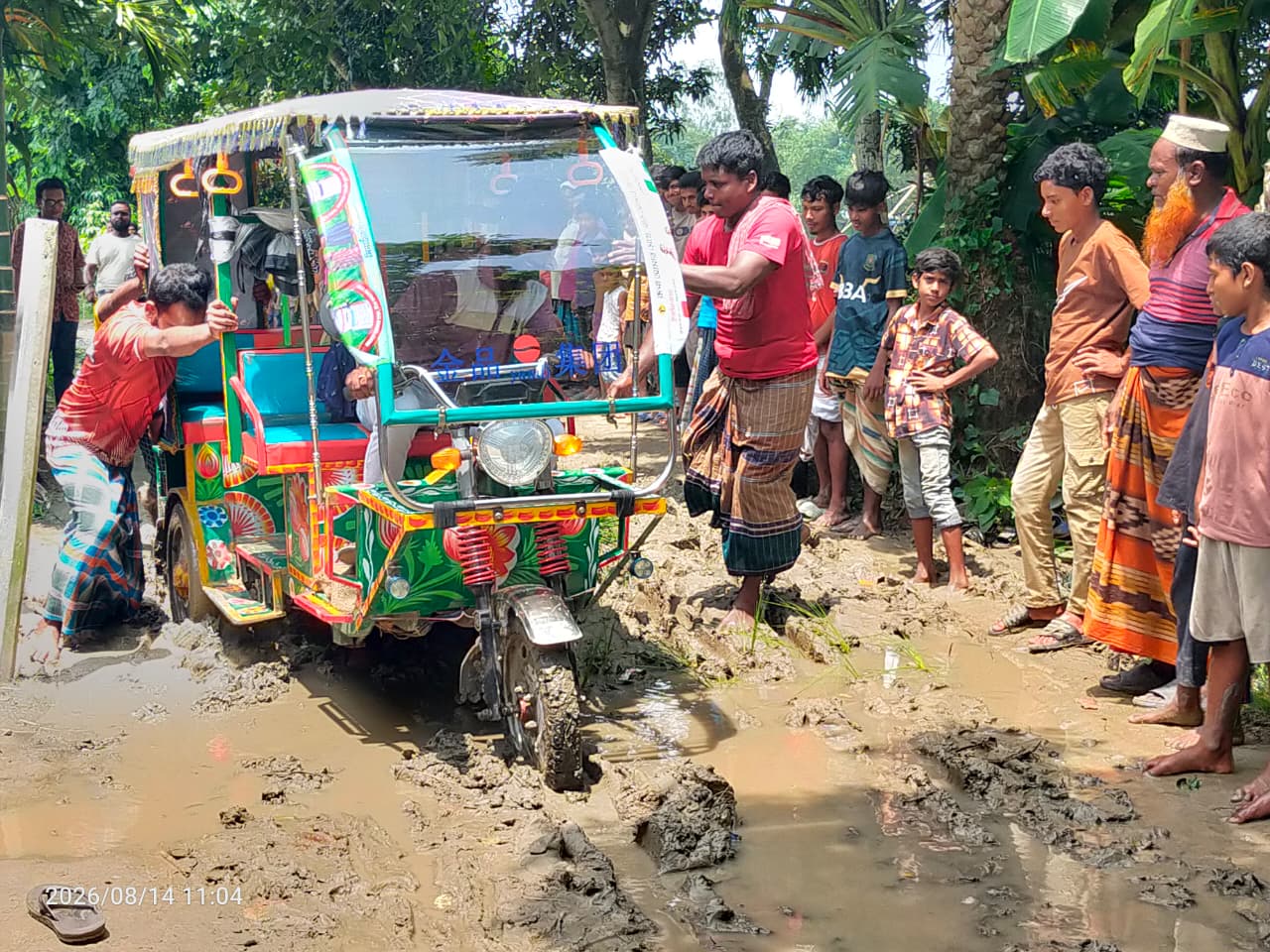 গুরুদাসপুরে প্রতিশ্রুতির আবর্তে কাঁচারাস্তা পাকা হয়নি শতবর্ষেও